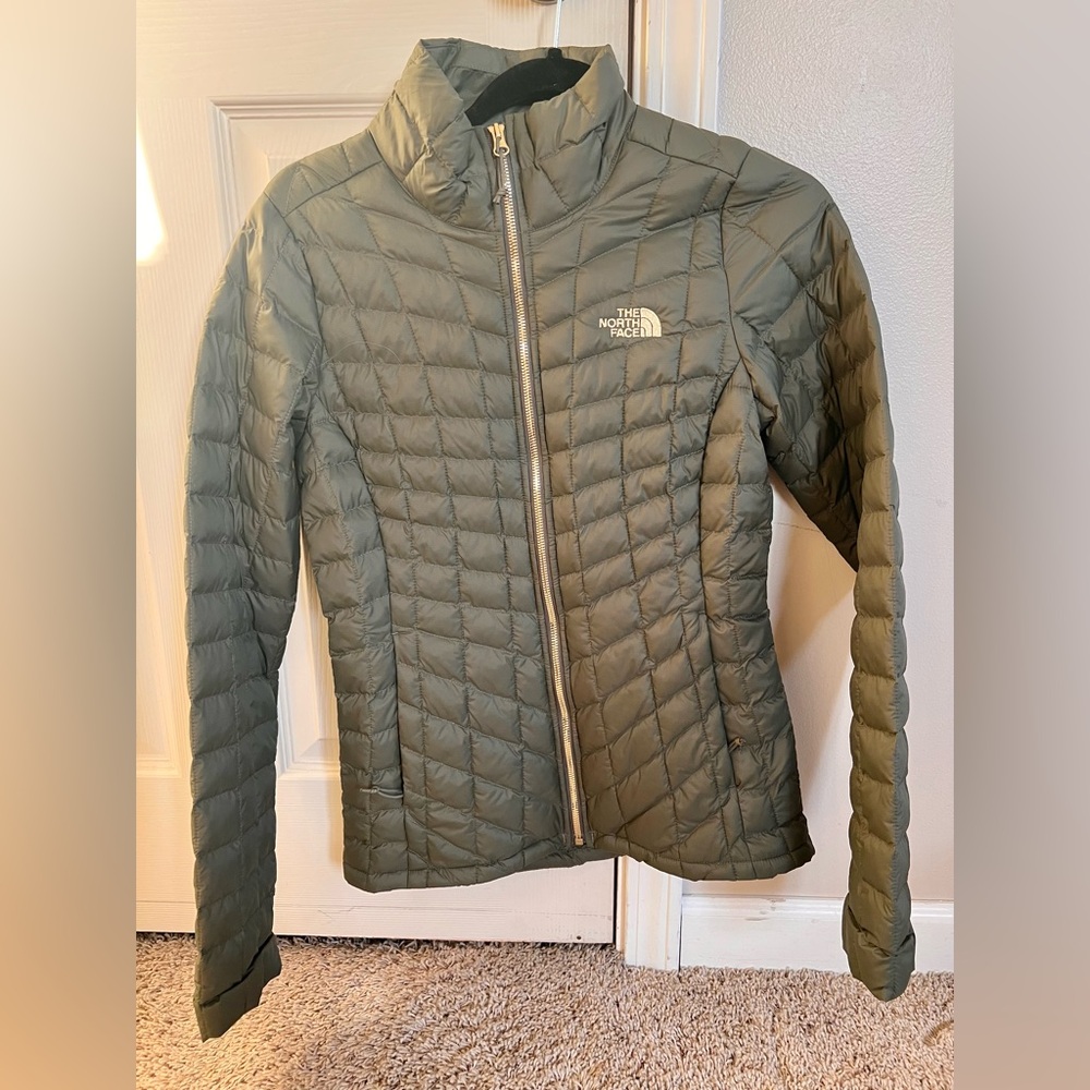 NWOT The North Face Women's Thermoball Green Puffer Jacket